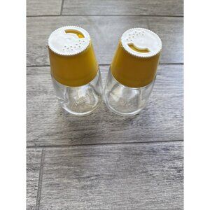 Vintage Gemco Clear Glass Salt Pepper Shaker With Yellow /wh  Plastic Top